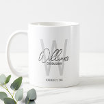 Taza De Café Groomsmen personalizado de escritura moderna<br><div class="desc">Moderno Minimalista Personalizado Monograma y Regalos de nombres Este diseño presenta un nombre personalizado en estilo de letra de escritura a mano gris moderno y monocagrama en gris claro moderno sans serif estilo de fuente como fondo, con detalles bodas en gris moderno sans serif estilo de fuente, sobre fondo blanco....</div>