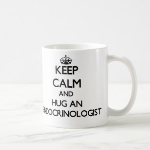 Taza De Café Guarde la calma y abrace a un endocrinólogo