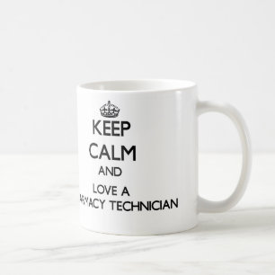 Taza De Café Guarde la calma y ame a un técnico de la farmacia