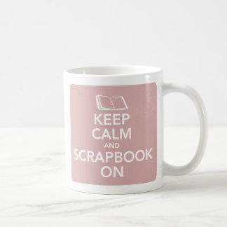 Taza De Café Guarde la calma y el libro de recuerdos en la