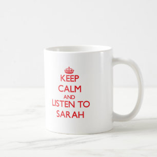 Taza De Café Guarde la calma y escuche Sarah