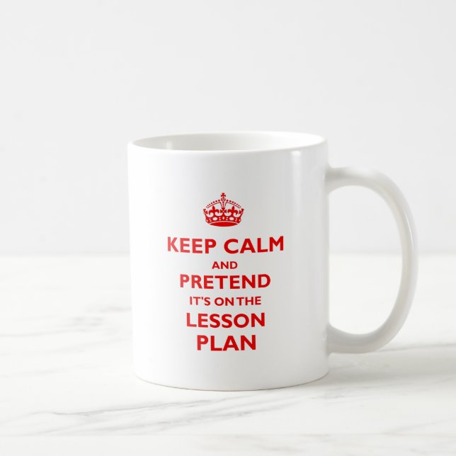 Taza De Café Guarde la calma y finja (el rojo) (Derecha)