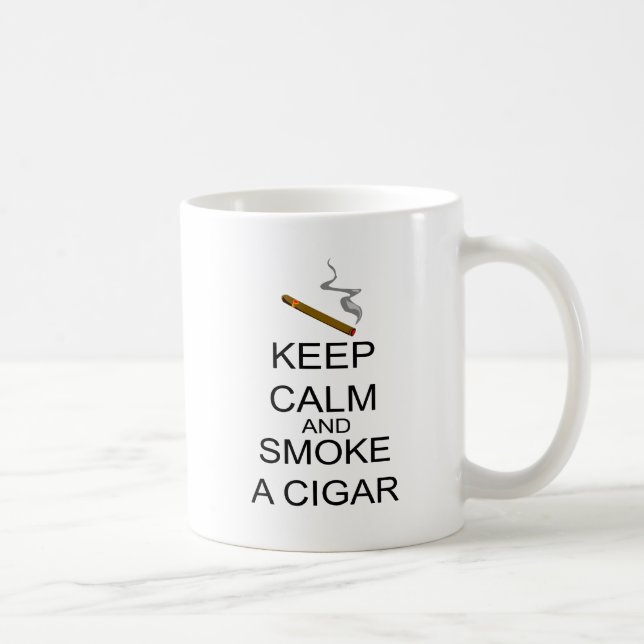 Taza De Café Guarde la calma y fume un cigarro (Derecha)