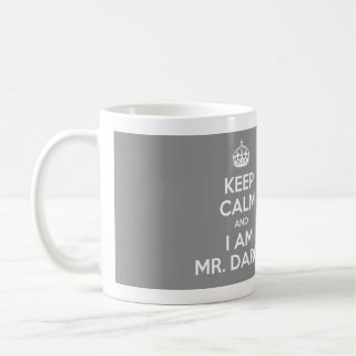 Taza De Café Guarde la calma y soy Sr. Darcy - gris