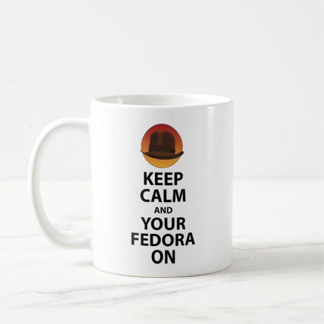 Taza De Café Guarde la calma y su Fedora encendido (Izquierda)