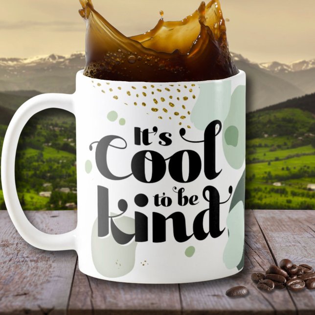 Taza De Café Guay de bondad retro para ser una especie de peluc (Retro Kindness Cool to be Kind Green Gold Mug)