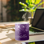 Taza De Café Guión de nombre de purpurina púrpura<br><div class="desc">Un fondo violeta de diseño, decorado con un polvo falso purpurina. Personalice y agregue su nombre escrito con un guión de estilo con letras a la mano con las barras. Para que los cambios sólo eliminen el nombre del ejemplo, deje los espacios o la emoji delante y después del nombre....</div>