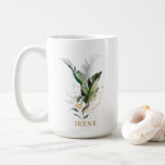 Taza De Café Guión dorado de color de agua tropical Foliage<br><div class="desc">Este tazón de café personalizado presenta un follaje tropical de color agua verde con acentos de hojas de oro. >>> Vea toda la colección >> https://www.zazzle.com/collections/tropical_foliage_gold_collection-119316977990783186</div>