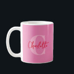 Taza De Café Guión manuscrito Quirky Whimsy Monogramado Rosa<br><div class="desc">Rellene sus mañanas con este guión escrito a mano Quirky Whimsy Monogrammed Coffee Mug! Con una juguetona tipografía roja sobre un fondo rosado,  este moderno diseño muestra su monograma y nombre en un estilo divertido y caprichoso. Una elección elegante y estética para los amantes del pop-up.</div>
