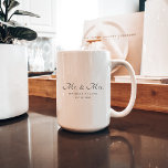Taza De Café Guión mínimo Sr. y Sra. Couple Mug Gift<br><div class="desc">Esta taza es el regalo perfecto para los recién casados. Personaliza con nombres,  una fecha especial,  preferencias de color y más!</div>