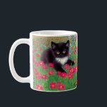 Taza De Café Gustav Klimt Tuxedo Cat<br><div class="desc">¡Coffee Mug con un gato Gustav Klimt tuxedo! Este bonito gatito blanco y negro se encuentra en un campo de flores rojas,  azules,  blancas y naranjas. ¡Un regalo increíble para los amantes del gato y del arte austriaco!</div>