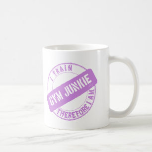 Taza De Café GYM JUNKIE. ENTRETENGO POR LO TANTO SOY Púrpura.