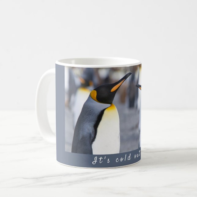 Taza De Café Hace frío afuera de la foto del Rey Pingüino con t (Anverso izquierdo)