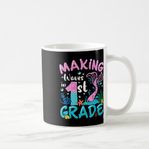 Taza De Café Hacer Ondas En Sirenita De Primer Grado De Vuelta