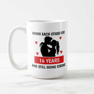 TAZA DE CAFÉ HACERSE EL UNO AL OTRO Y TODAVÍA SER FUERTE