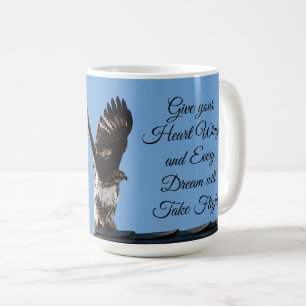 Taza De Café Halcón rojo que toma vuelo Inspirador