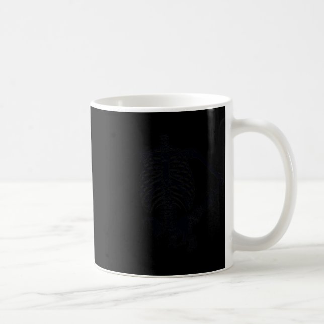 Taza De Café Halloween Black Skeleton Hand sobre la cadera (Derecha)