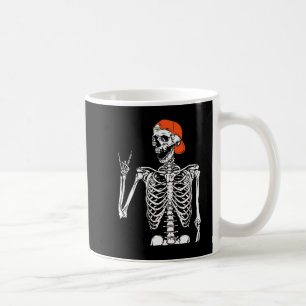 Taza De Café Halloween en el esqueleto de un cohete divertido