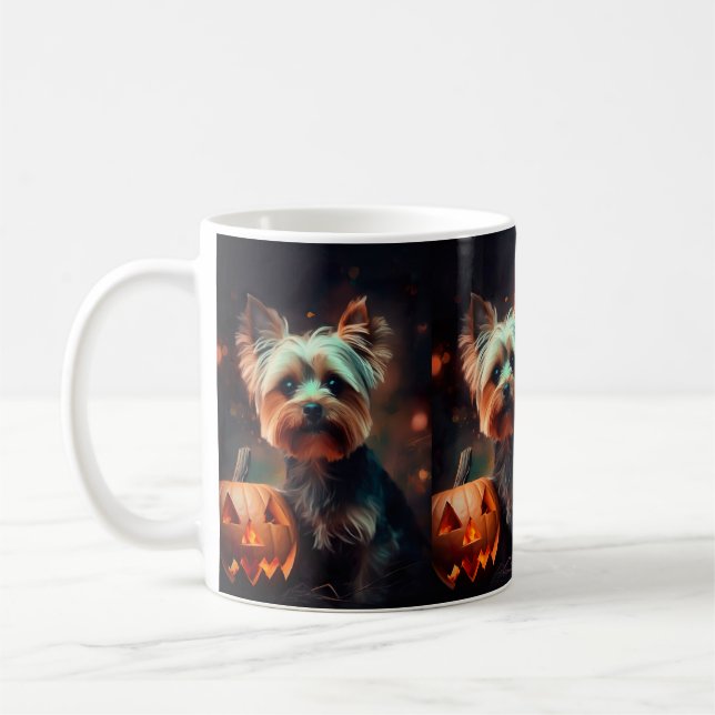 Taza De Café Halloween Yorkshire Terrier con calabazas temerosa (Izquierda)
