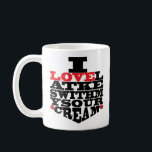 Taza De Café Hanukkah Mug "I love Latkes"<br><div class="desc">Mug Hanukkah roja, negra y blanca. "Me encantan los latkes con mi crema agria" Chanukah Mug. Personalice borrando "¡Feliz Chanukah, Bubbie! Amor, Amy y Jason", entonces elige tu estilo de fuente favorito, tamaño, color y frases para personalizar tu taza! Crea un simple regalo añadiendo algunas golosinas a la taza, envuélvala...</div>