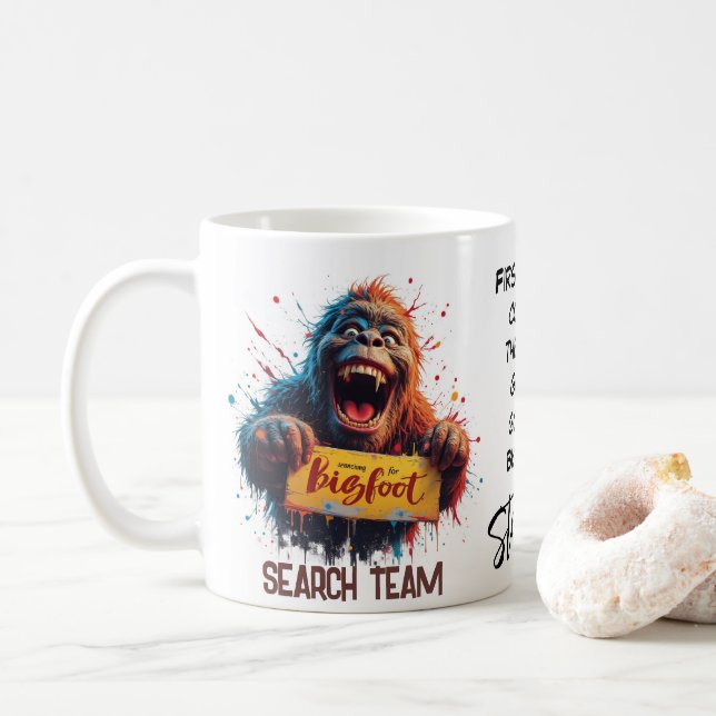 Taza De Café Happy Bigfoot Sasquatch Mugshot Search Team (Con donut)