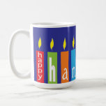 Taza De Café Happy Hanukkah Candles Mug<br><div class="desc">Feliz Hanukkah Candles Mug. Luminosa, animada, menorah velas mug, justo a tiempo para tu regalo de Chanukah/Hanukkah. Siempre divertido para llenarlo con algunos sueños favoritos, dulces, helados o ?, envueltos en celofán y una pequeña cinta dulce! ¡Disfruten y Feliz Chanukah/Hanukkah! Gracias por detenerse y ir de compras. ¡Tu negocio es...</div>