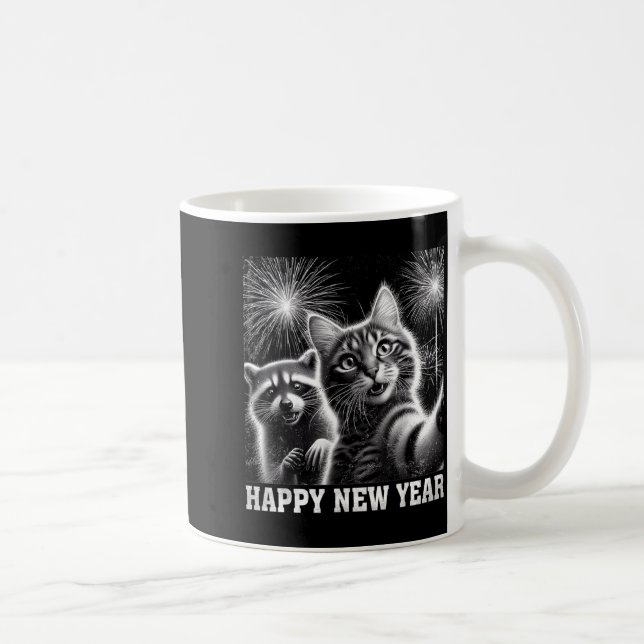 Taza De Café Happy New Year 2026 Cute Cat Raccoon Celebration  (Derecha)