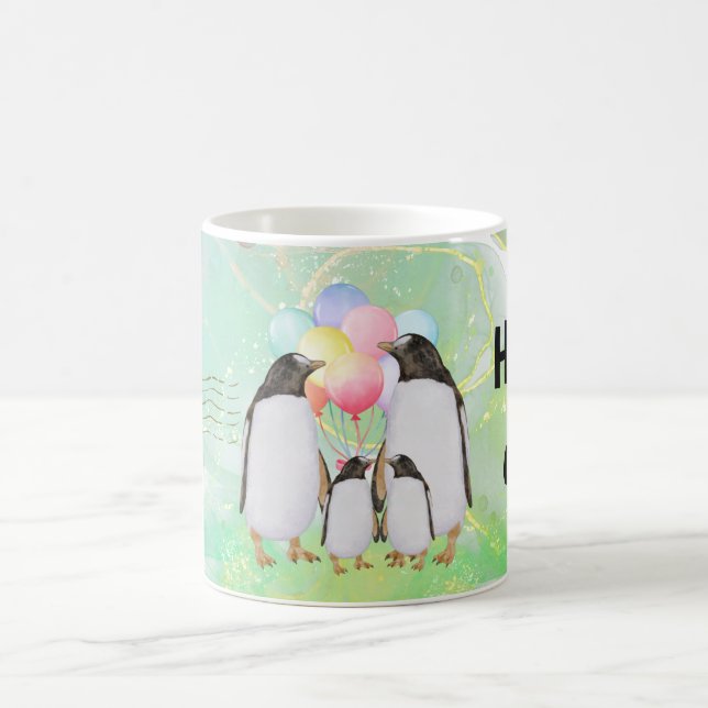 Taza De Café  happy penguin family with colorful balloons (Centro)
