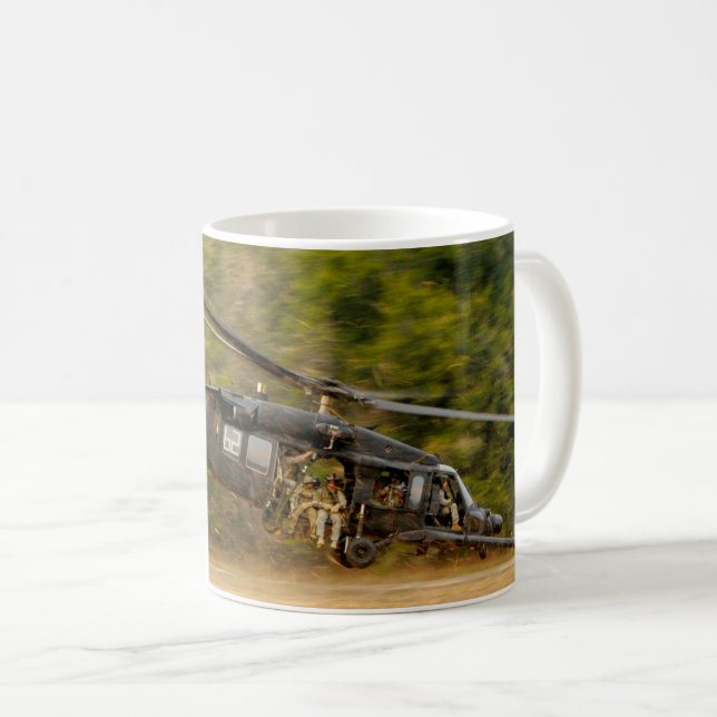 TAZA DE CAFÉ HAWK NEGRO MH-60M (Anverso derecho)