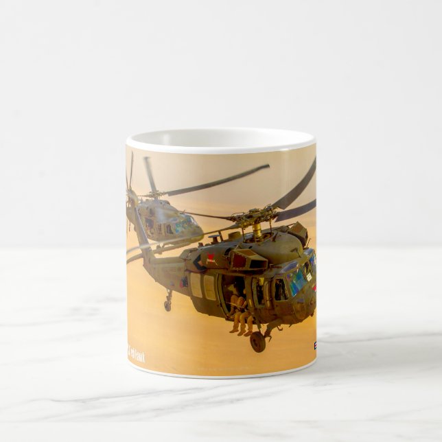 TAZA DE CAFÉ HAWK NEGRO UH-60M (Centro)