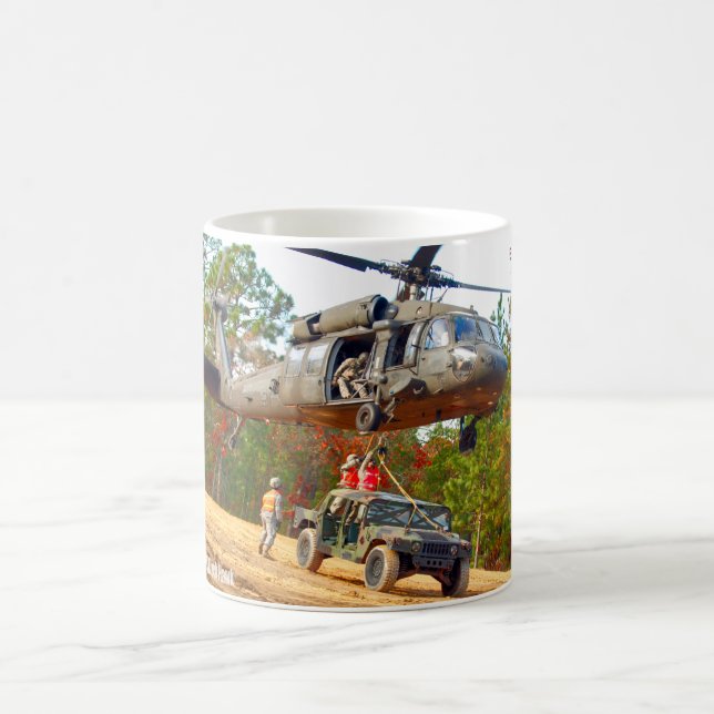 TAZA DE CAFÉ HAWK NEGRO UH-60M (Centro)