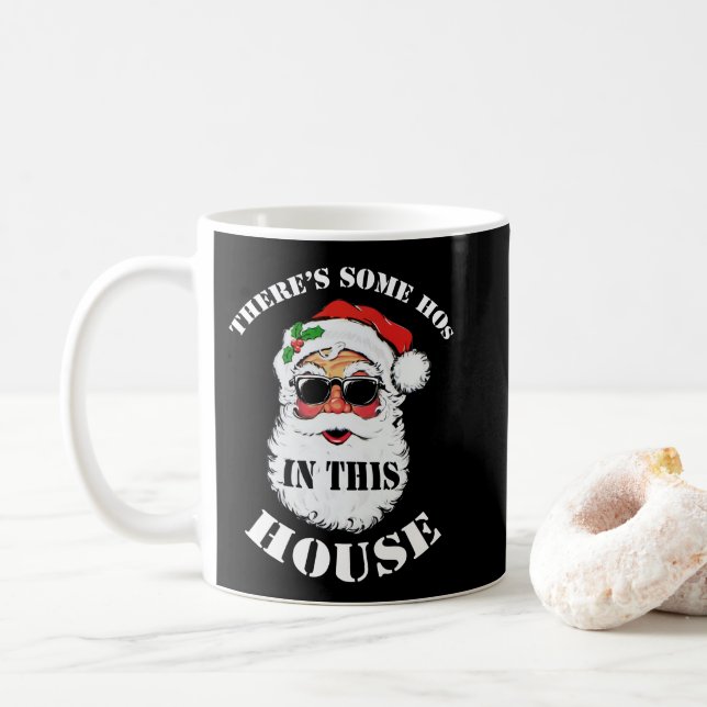 Taza De Café Hay algunos cascos en esta casa Navidades Santa (Con donut)