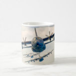 TAZA DE CAFÉ HC-130J COMBAT KING II<br><div class="desc">El C-130 Hércules es un avión de transporte militar de turbohélice de cuatro motores operado por la Fuerza Aérea de los Estados Unidos, la Marina de los Estados Unidos, el Cuerpo de Marines de los Estados Unidos y la Guardia Costera de los Estados Unidos. Durante más de 50 años, el...</div>