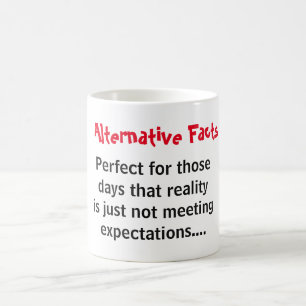 Taza De Café Hechos alternativos vs realidad