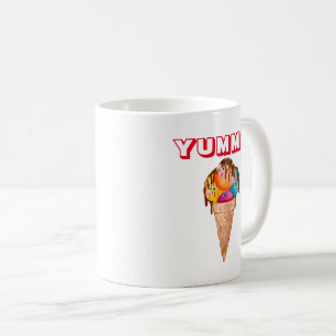Taza De Café Helado colorido en un cono crujiente