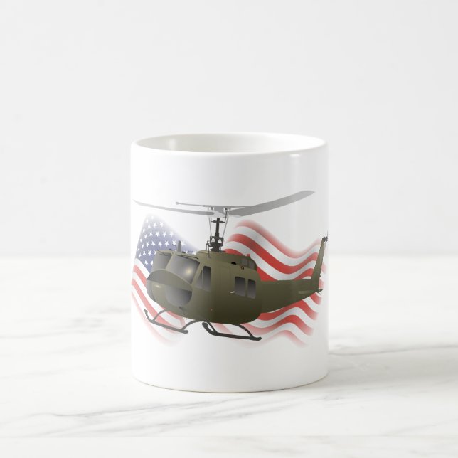 Taza De Café Helicóptero Huey UH-1 con bandera estadounidense (Centro)