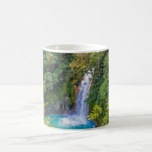 Taza De Café Hermosa cascada azul relajante y única en la selva