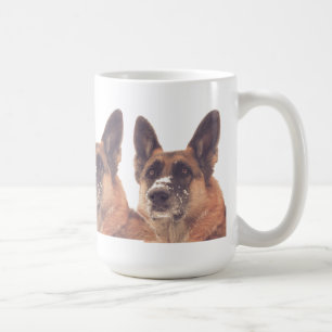 Taza de café hermosa del pastor alemán