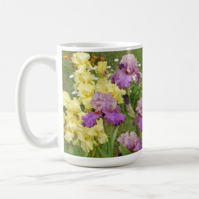 Taza De Café Hermosa foto de jardín con flores de Iris morado (Izquierda)