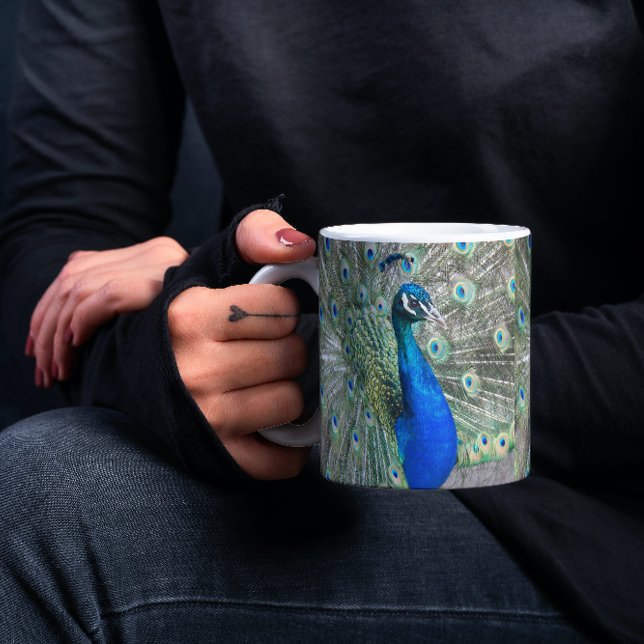 Taza De Café Hermosa foto del desplome del pavo real azul (In Situ Held)