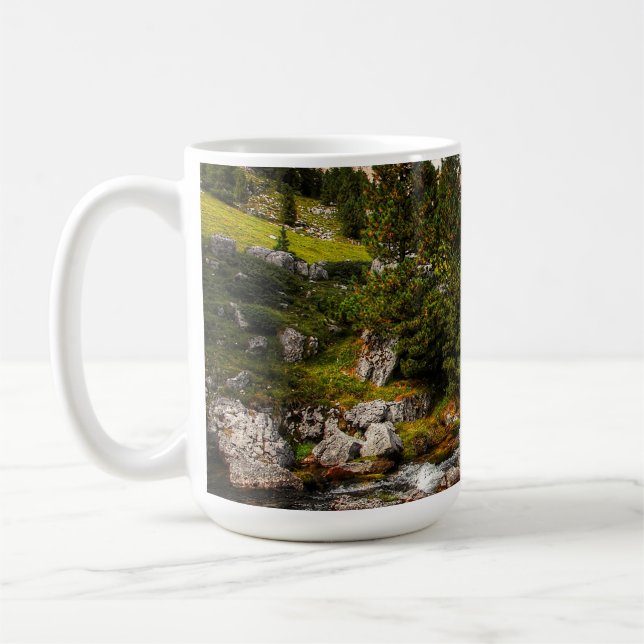 Taza De Café Hermosa ruta de senderismo, árboles y montañas (Izquierda)