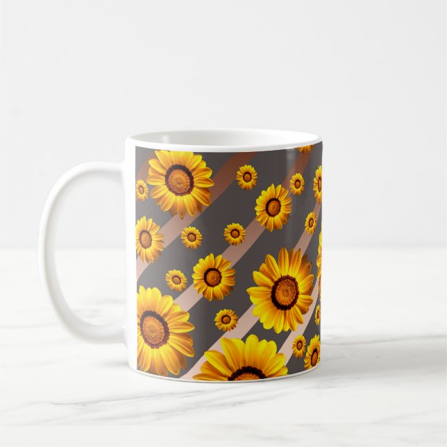 Taza De Café Hermosas flores amarillas sobre rayas grises y mar (Izquierda)