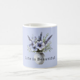 Taza De Café Hermosas flores lavanda púrpura en jarrón
