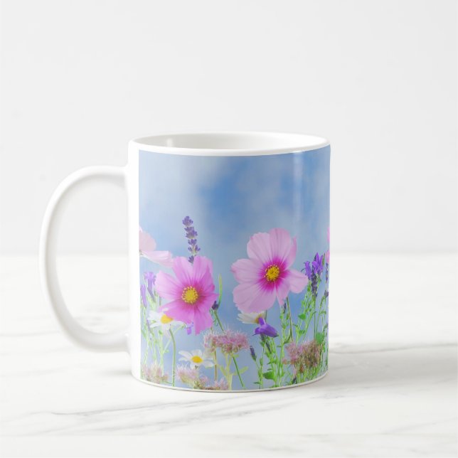 Taza De Café Hermosas flores rosadas y moradas con cielo nublad (Izquierda)