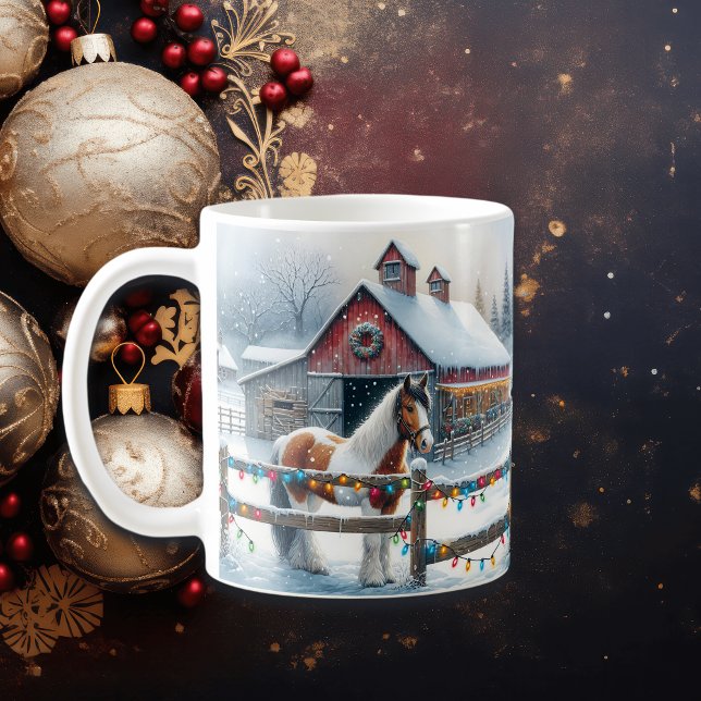 Taza De Café Hermoso caballo en una granja de Navidades (Subido por el creador)
