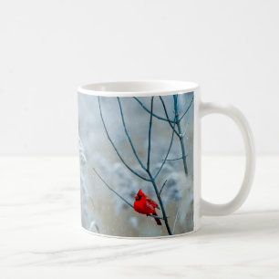 Taza De Café Hermoso cardenal rojo en la nieve