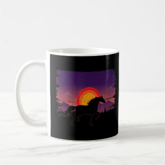 Taza De Café Hermosos caballos árabes de silueta al atardecer
