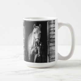 Taza De Café Hermosos caballos y graneros negros y blancos
