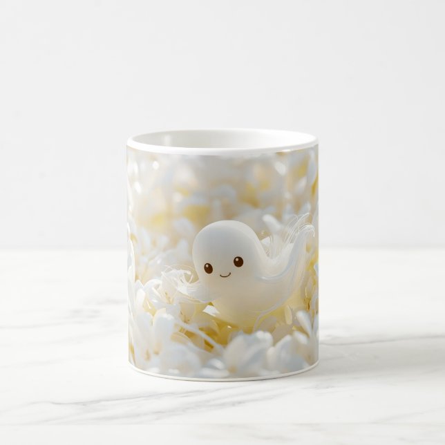 Taza De Café Hermosos fantasmas entre flores blancas (Centro)