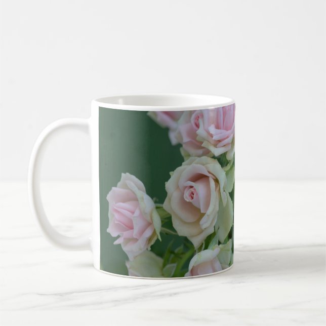 Taza De Café Hermosos rosas de jardín rosa claro (Izquierda)